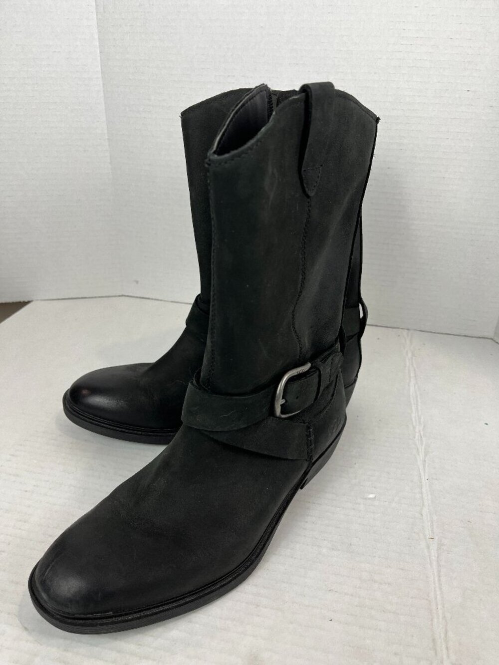 Women's Black leather buckle, Mid calf UGG boots, Size US 8.5